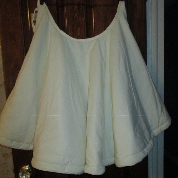 Super Plush Tree Skirt - Picture 7 of 10